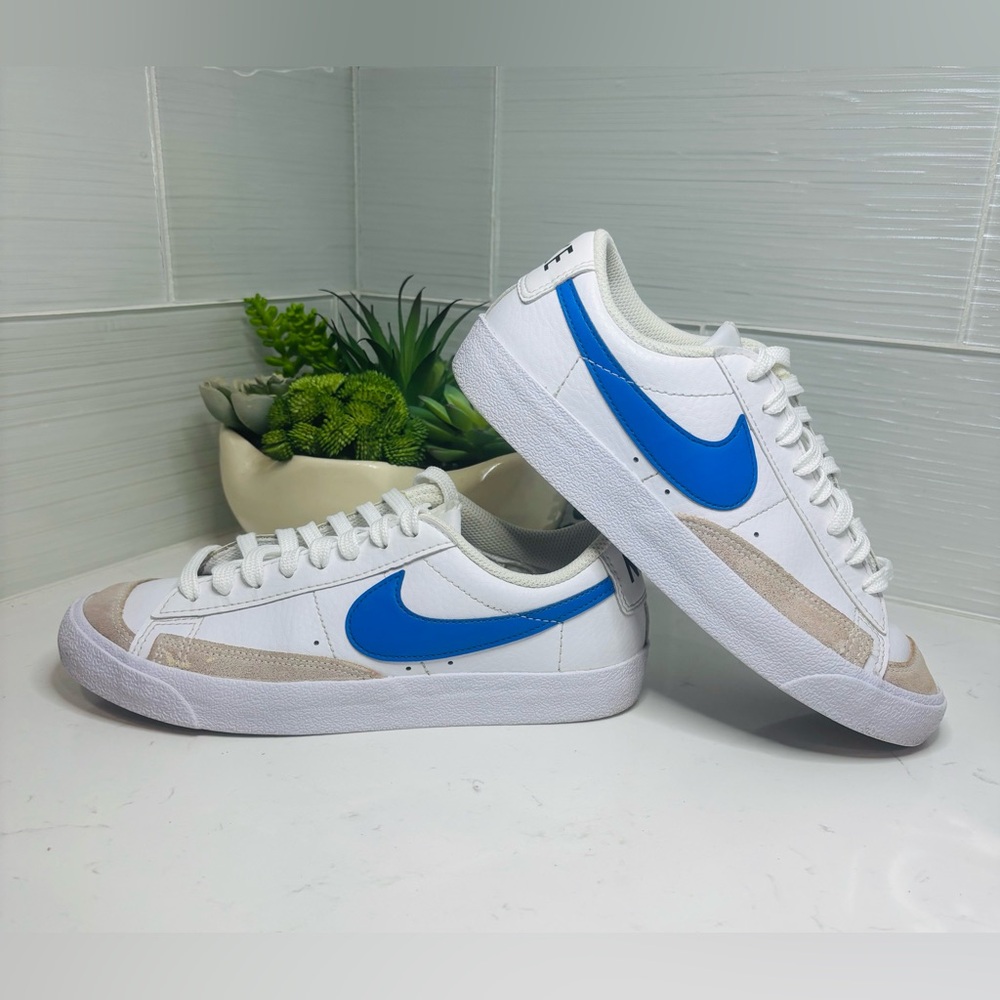 Nike Blazer Low 77 GS White Chlorophyll Green Medium Blue Asymmetric Sz 6.5Y W8 - Picture 1 of 13